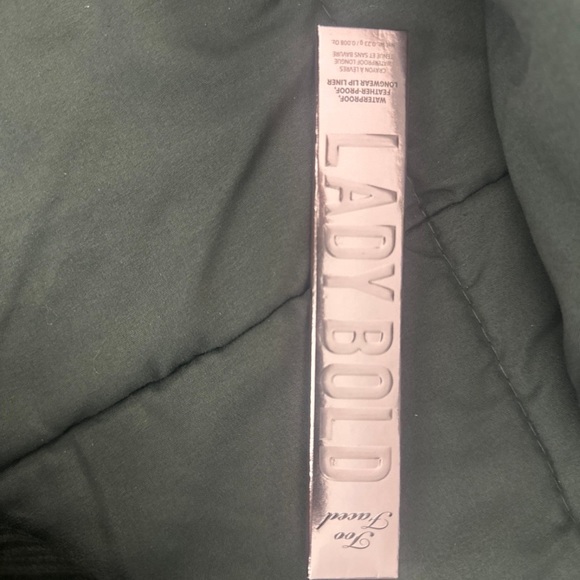 Two face makeup - Picture 1 of 3